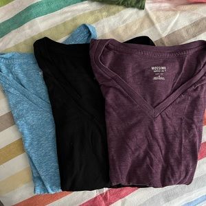 Mossimo vneck tee bundle - size M